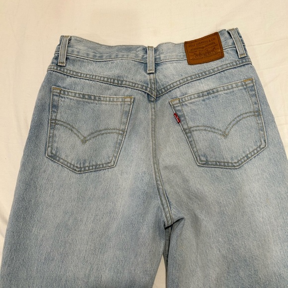 Vintage Levi mom jeans light wash - Picture 8 of 11